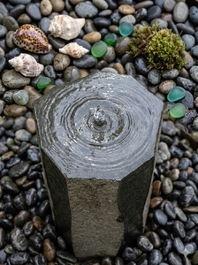 Fuente de Columna de Basalto Natural Premium de 100 cm, Pulida por 3 Lados, Monolito de Lujo para Jardín, Decoración Acuática - Product Image 4