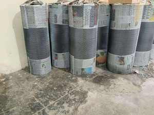 Rollo de Malla Metálica Perforada con Orificios de Diamante Galvanizada de Alta Resistencia para Cercas Industriales Avanzadas y Barreras de Alta Resistencia - Product Image 5