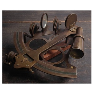 Réplique de Sextant Antique en Laiton – Instrument de Navigation Maritime Vintage pour Collectionneurs, Marins et Décoration Nautique - Product Image 2