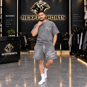 ชุดเสื้อยืดและกางเกงขาสั้นลายกราฟิกสำหรับผู้ชาย สไตล์ลำลอง สตรีทแวร์ ไซส์ใหญ่ เสื้อผ้าฤดูร้อน พิมพ์ลายตามสั่ง ชุด 2 ชิ้น ขายส่งจากโรงงาน - Product Image 3