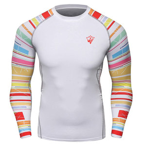 Rashguard polyvalent avec tissu extensible doux, technologie de séchage rapide et coupe confortable pour les sports de plein air et les activités aquatiques - Product Image 1