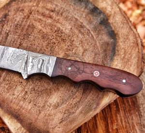 NEW FRIENDS INDUSTRIES Couteau à fileter en acier Damas forgé à la main - Couteau de cuisine et de barbecue pour chef, lame de 8 pouces, extra tranchant, manche en bois de rose - Product Image 3
