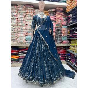 Magnifique Lehenga Choli brodé pour les fêtes, vêtements indiens et pakistanais - Product Image 3