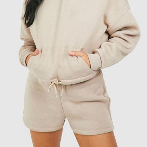 ชุดเซ็ตเสื้อครอปฮู้ดดี้และกางเกงขาสั้นสำหรับผู้หญิง สวมใส่สบายและมีสไตล์ เหมาะสำหรับชุดลำลองและชุดฤดูร้อน - Product Image 4