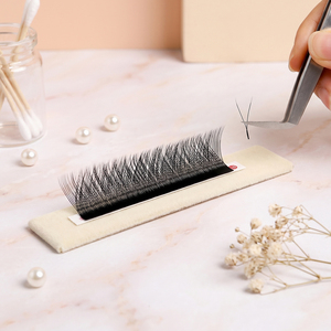 ขนตาปลอมสำเร็จรูป YY Lash น้ำหนักเบาและฟูเป็นธรรมชาติ สำหรับแบรนด์ส่วนตัว ขายส่ง ถาดขนตาสำหรับช่างต่อขนตา - Product Image 1