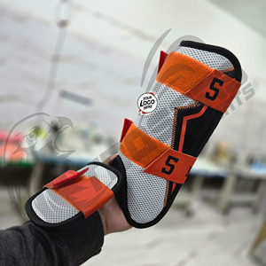 Conjunto de equipo de protección Trqsons con vibrante esquema de camuflaje para niños y profesionales, hecho con malla y cuero de alta calidad. - Product Image 4