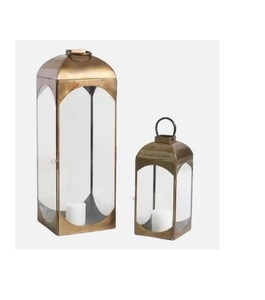 Lanterne en métal artisanale pour la décoration intérieure et extérieure, au design simple et d'une qualité durable - Product Image 1