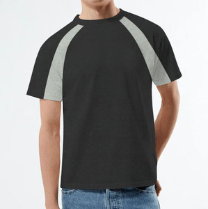 Camiseta Negra de Manga Raglán para Hombre con Ribete en Contraste Gris, Cuello Redondo, Corte Regular Informal, Diseño de Color Sólido en Algodón Tejido - Product Image 1