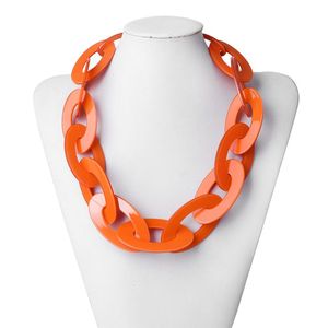 Collier pendentif en résine orange, modèle ange, bijou tendance pour femme, design à maillons ronds, accessoire audacieux et coloré - Product Image 1