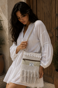 Sac fourre-tout bohème tissé avec détails en macramé noué, longues franges et compartiment de transport ouvert et spacieux - Product Image 5