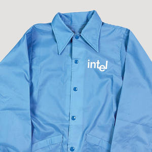 Veste matelassée imperméable à col montant, style moderne, pour l'entraînement en extérieur, avec logos imprimés sur le devant - Product Image 3