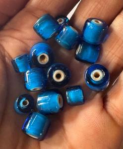 Perles de verre rondes bleues et blanches en gros, style lampwork |   Perles cylindriques de 10 mm avec grand trou, emballées en boîte pour la fabrication de bijoux - Product Image 3