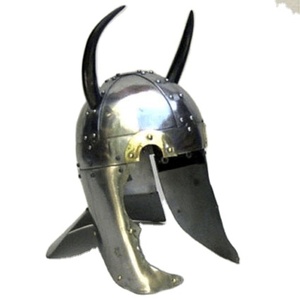 Casque décoratif Viking avec corne, armure pour enfants, à vendre - Product Image 1