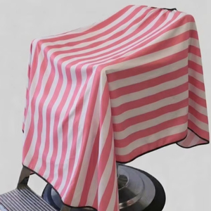 Robe de barbier unisexe en polyester rose et blanc, imperméable, avec détection d'aiguilles et fusion sans couture - Product Image 1