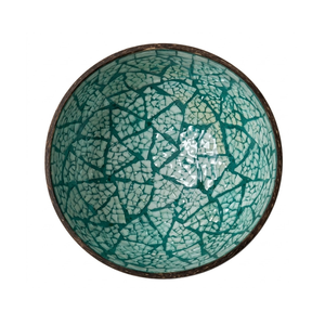 Tazón de cáscara de coco con un decorativo patrón tallado y acabado ecológico para una cocina contemporánea. - Product Image 2