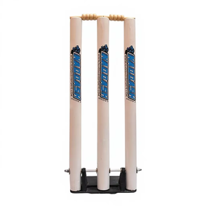 Wickets de críquet con retorno por resorte y base metálica para colocación en múltiples superficies de Naqqash Sports - Product Image 1