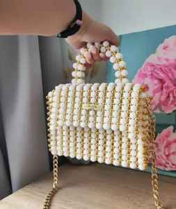 Pochette brodée de grosses perles noires et blanches, faite à la main, motif floral artisanal, sacs pour femmes> sacs à main - Product Image 4