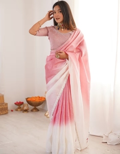 Sari de Diseño KV en Papel de Seda Rosa con Adornos y Blusa sin Coser - Product Image 2