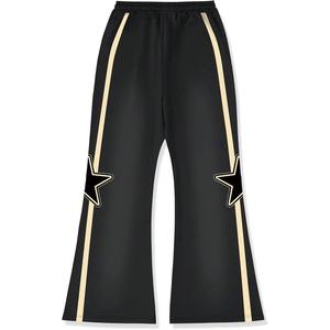 Pantalon de jogging ample noir pour homme avec logo personnalisé, style Y2K streetwear, patch étoile, rayures latérales crème, coupe large, style urbain - Product Image 3
