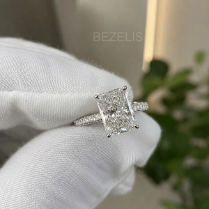Anillo de compromiso de diamante de laboratorio con corte radiante de platino y halo oculto, anillo de compromiso de diamante de corte radiante personalizado con halo oculto - Product Image 2
