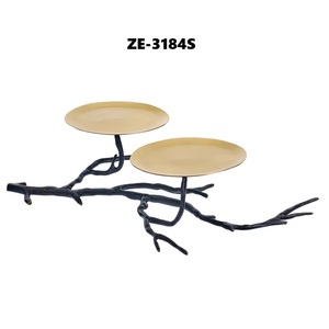 Candelabro Metálico Hecho a Mano ZE-3184S de Zahid Exports, Diseño de Rama Irregular, Acabado Negro Mate con Baño de Oro, Decoración para el Hogar, Uso en Mesa - Product Image 1