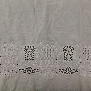 Tela de Algodón Blanco Premium con Bordado Schiffli - Tela Transpirable 100% Algodón para Vestidos - Venta al Por Mayor de Fábrica - Product Image 1