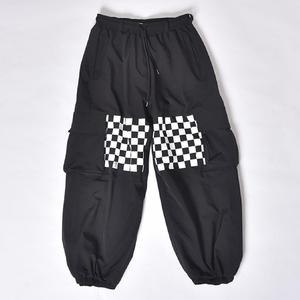 Pantalon de neige noir OEM pour l'hiver avec imprimé à carreaux, taille élastique réglable, doublure chaude et poches cargo - Product Image 1