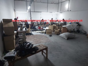 Gants de MMA en cuir PU noir en gros - Mitaines de combat personnalisées pour l'entraînement et la compétition - OEM ODM disponibles - Product Image 3