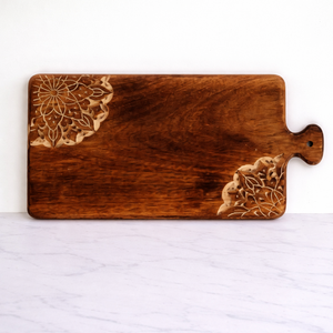 Tabla de Cortar Artesanal de Madera con Diseño Rectangular Largo, Detalle de Incrustaciones Florales Dobles, Duradera, Apta para Alimentos, Plato para Servir en la Cocina - Product Image 1