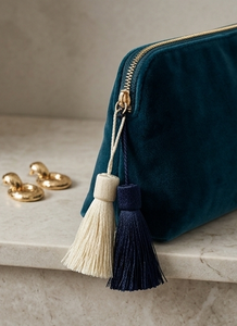 Pompons crème pour la décoration de la maison et du bureau - Product Image 4