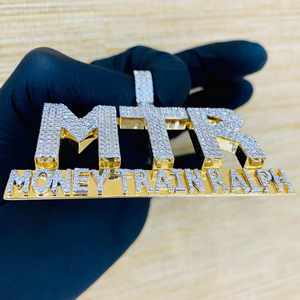 Colgante Corona de Diamantes con Inicial MTR, Chapado en Oro Amarillo de 14K sobre Plata de Ley, Certificado IGI, Joyería Clásica para Bodas - Product Image 2