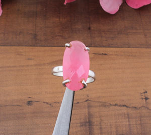 แหวนเงินแท้ 925 ประดับพลอยหยกสีชมพูธรรมชาติ ดีไซน์คลาสสิก เหมาะสำหรับเป็นของขวัญงานแต่งงานสำหรับผู้หญิง - Product Image 2