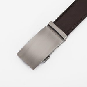Ceinture en cuir véritable faite à la main pour hommes, vente en gros d'usine, logo personnalisé, boucle automatique en alliage, ceinture élégante et tendance - Product Image 2