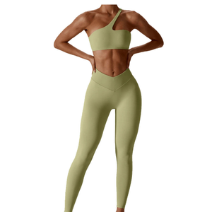 Nouvel ensemble de yoga sans couture 2 pièces pour femme, design personnalisé, vert sauge, leggings taille haute et haut asymétrique, tenue de sport - Product Image 4