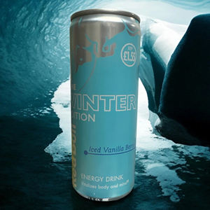 Red Bull édition hiver, saveur vanille et fruits rouges glacés, 250 ml, goût naturel pur, prix abordable, quantité en gros disponible. - Product Image 1