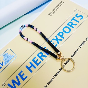 WE HERE EXPORTS Porte-clés de poignet tendance pour femme, fait main, avec perles de rocaille, pierres imitation perle et pierres à insérer dans les ongles - Product Image 6