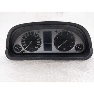 ชุดหน้าปัดเรือนไมล์มือสอง รุ่น B-class รหัส A1694400411 - Product Image 1