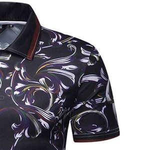 Polo homme slim fit à imprimé floral, manches courtes, décontracté, en polyester tissé respirant, noir avec motifs blancs et violets - Product Image 5