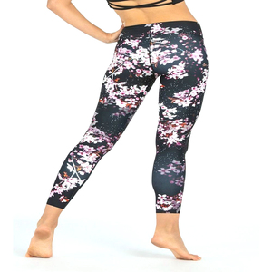 Leggings de yoga pour femmes de qualité supérieure, très demandés, respirants, imprimés par sublimation personnalisée - Product Image 2