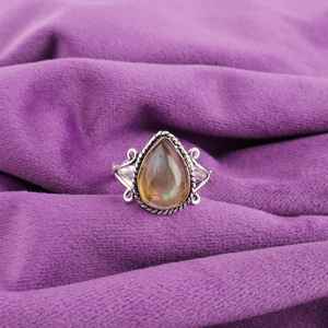 Anillo Minimalista de Plata de Ley con Labradorita Ovalada Hecha a Mano, Certificada por IGI, 1.40 Quilates, para Mujer, Elegante Regalo - Product Image 6