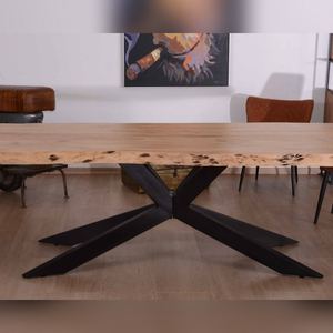 Mesa de comedor grande Vandana Ivory Detail con una cubierta de acacia maciza de 280 cm y patas de metal 3D - Product Image 3