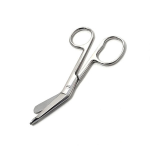 Tijeras para Vendajes RSI SA-0163er de 5.5 Pulgadas, Acero Inoxidable, Operación Manual, Reutilizables, Clase II, Instrumento de Primeros Auxilios, Juego con Certificación CE - Product Image 6