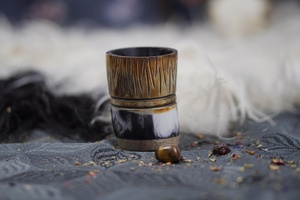 Verre à shot en corne de bœuf, artisanal, écologique, design luxueux, couleur naturelle, idéal pour mariage, hôtel, maison, restaurant. - Product Image 4