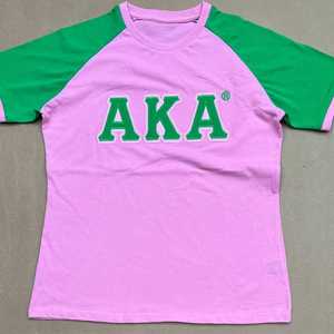 T-shirt Raglan Premium AKA pour Femme, Broderie Lettres Grecques, Manches Contrastantes, Col Rond, Haut Décontracté de Haute Qualité - Product Image 1