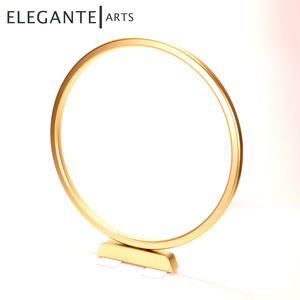 Exhibición de joyería en color dorado para escaparates - Product Image 5