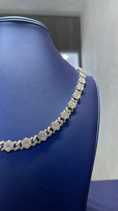 Elegante collar con diseño floral y diamantes de moissanita, joyería de lujo para mujer, ideal para fiestas, bodas y regalos. - Product Image 4