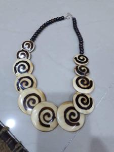 Collier en résine fait main, motif personnalisé, peint à la main, bijoux d'art populaire traditionnel, accessoire de mode féminin, Inde Arif - Product Image 1