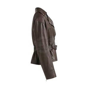 Chaqueta de Cuero de Alta Calidad para Mujer, Textura Suave, Cierre Resistente, Forro Cómodo, Logotipo Sólido y Elegante - Product Image 3