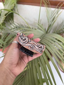 Pinzas para el Cabello Étnicas Hechas a Mano con Cuero Trabajado, Lindas y Elegantes, con Diseño Bordado en Cuero Genuino, Accesorios para el Cabello de Mujer - Product Image 5