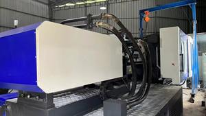 Máquina de moldeo por inyección de plástico de 470 toneladas haitiana de segunda mano - Product Image 2